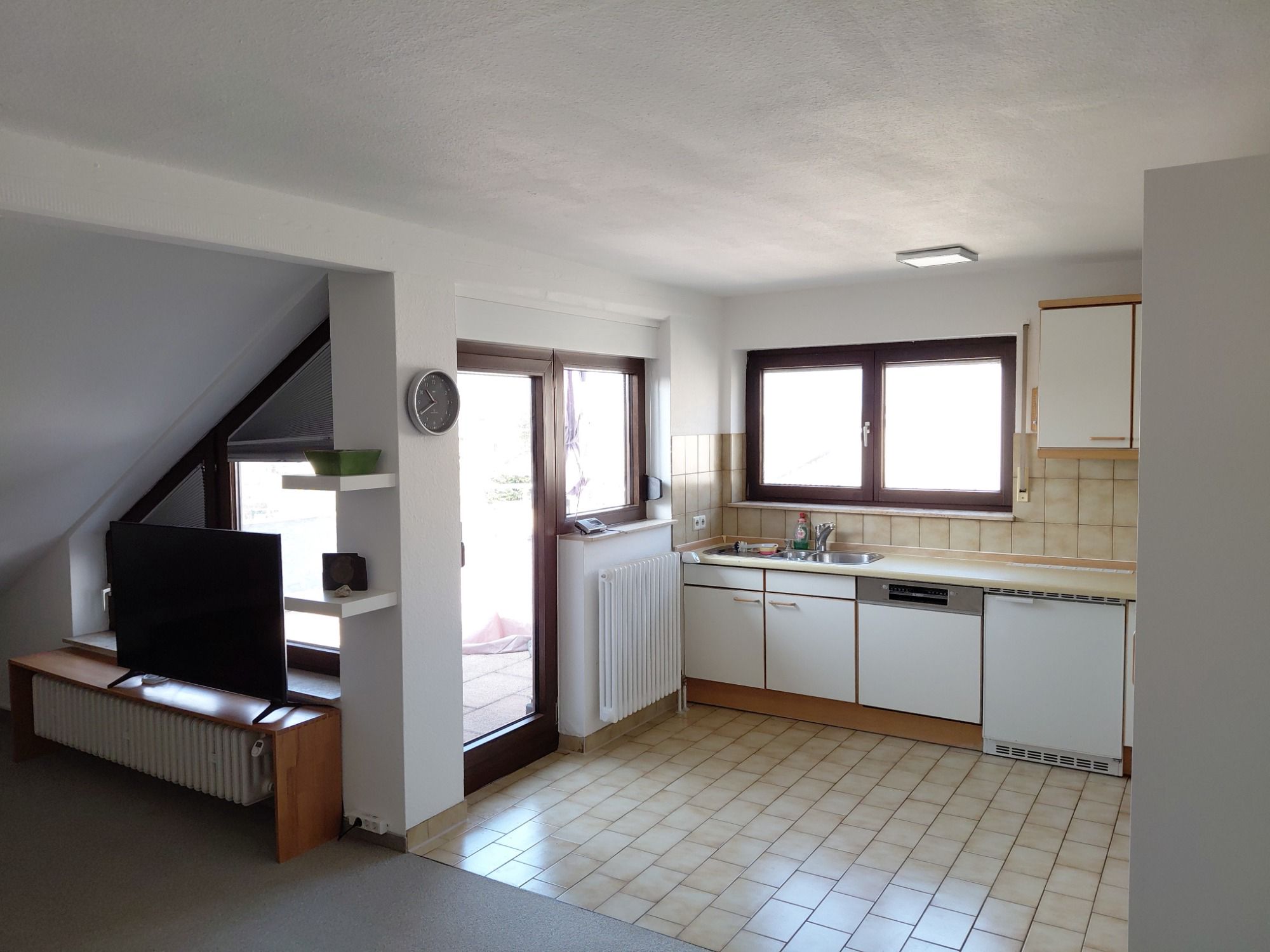 Wohnbereich und Küche der Unterkunft in Fellbach