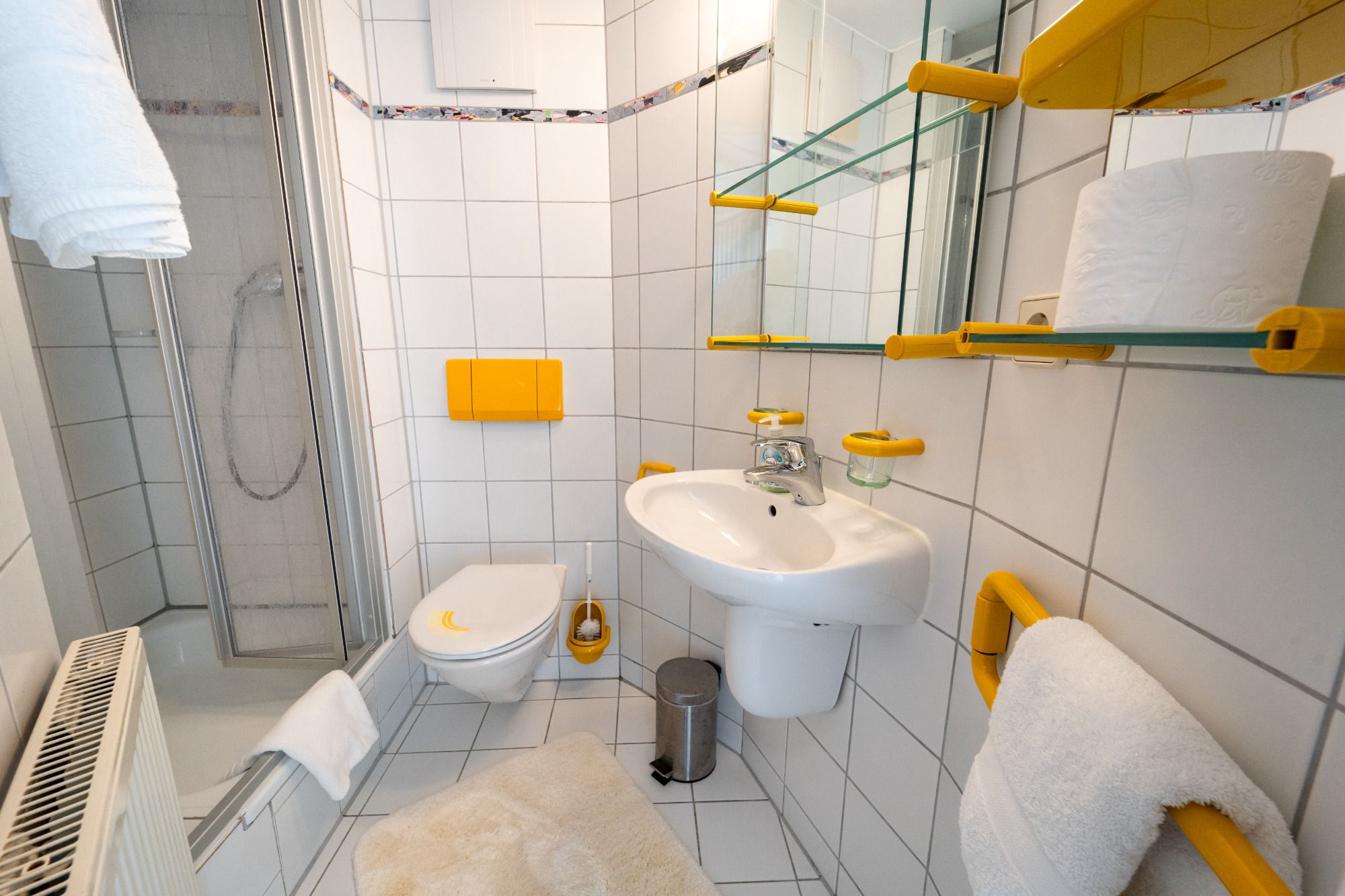 Dusche und WC der 1-Zimmerwohnung in Stuttgart-Vaihingen