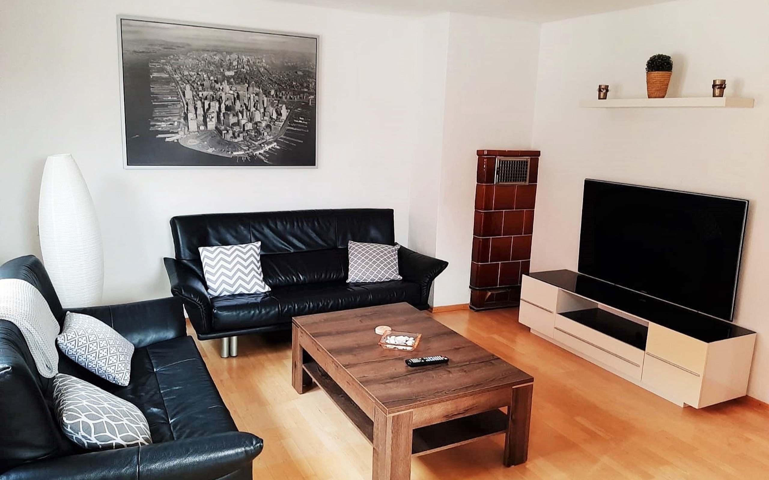 Möbliertes Wohnzimmer der Wohnung in Denkendorf