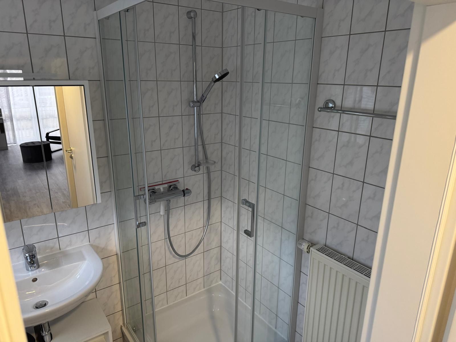 Badezimmer der möblierten Wohnung