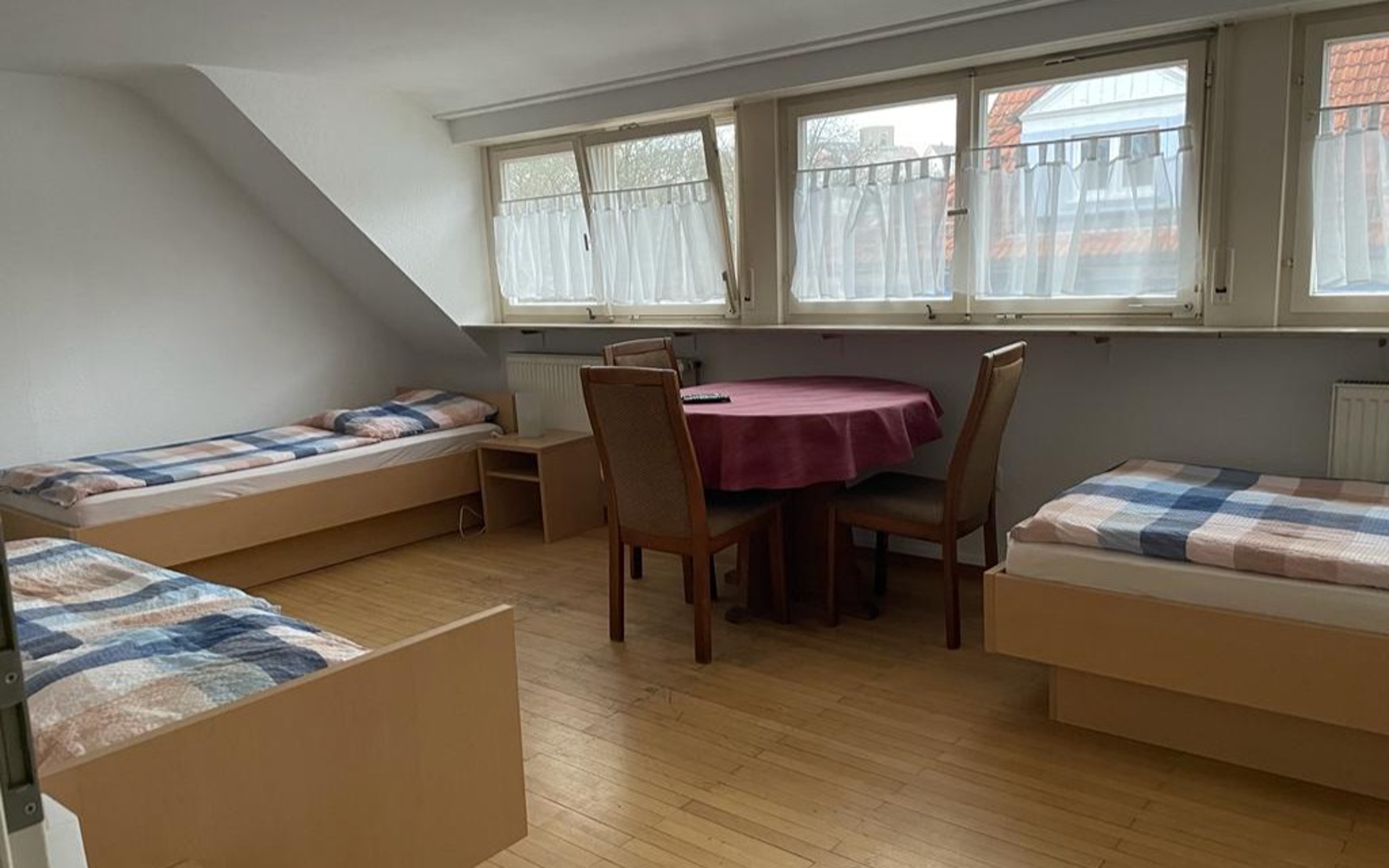 Möbliertes Gästezimmer in Stuttgart-Mühlhausen